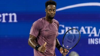 Gael Monfils of France gives the thumbs up to Carlos Alcaraz during their match in the second round of the Cincinnati Open in Mason, Ohio. (Frey/TPN/Getty Images)