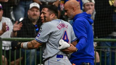 Mets' Francisco Alvarez left the game with a back injury.