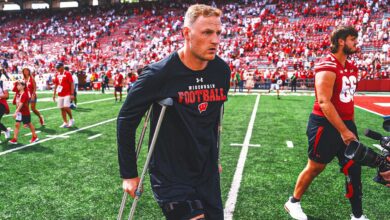 Wisconsin quarterback Tyler Van Dyke out for entire season with knee injury