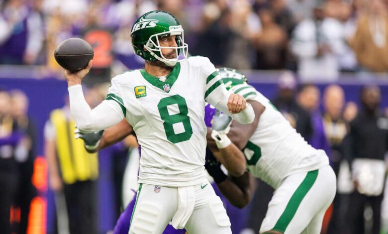 Aaron Rodgers criticized by Jets fans for 3 INTs in Vikings' Darnold's revenge game win