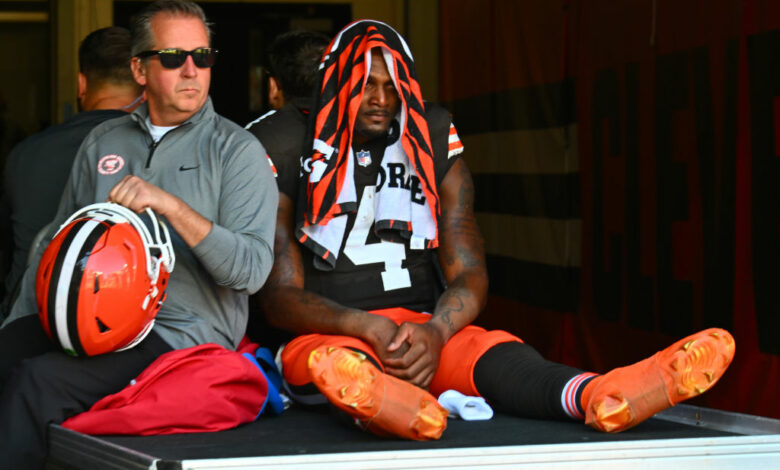 Deshaun Watson walks off the field crying after non-contact foot injury