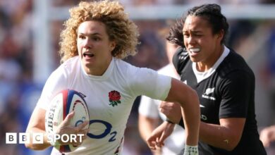 Ellie Kildunne and other England players celebrate