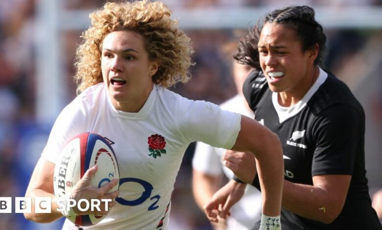 Ellie Kildunne and other England players celebrate