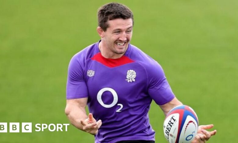 Tom Curry running with the ball in England training