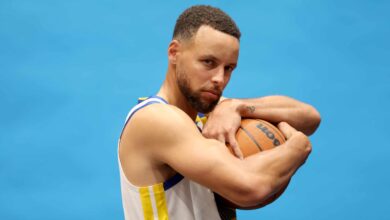 Steph Curry shows off dance moves in practice