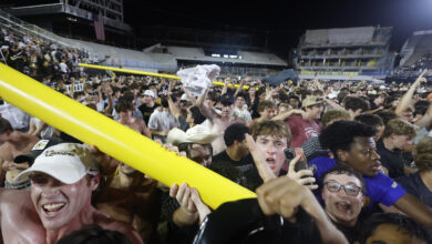 Vandy took down Bama and the goalposts too