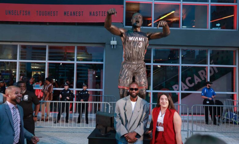 College football team makes unique use of Dwyane Wade statue